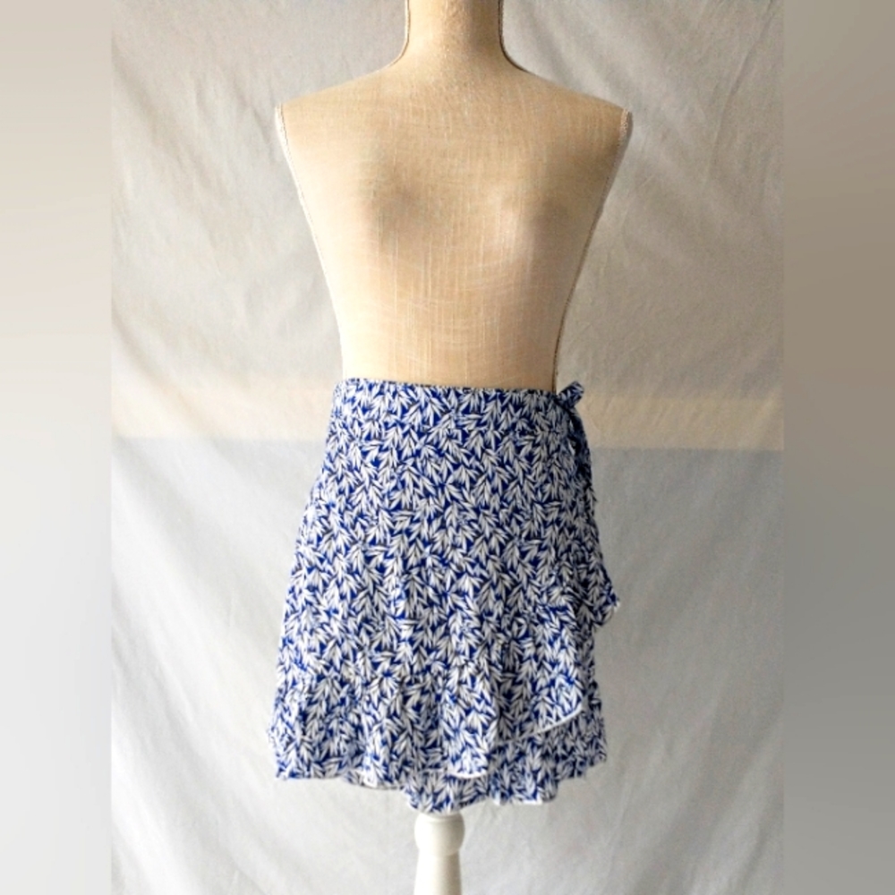 SHEIN - Wrap Around Short Skirt - Large/10